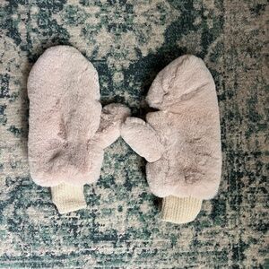 CC MITTENS FAUX FUR FLIP TOP WINTER STYLE NEW PERFECT CONDITION